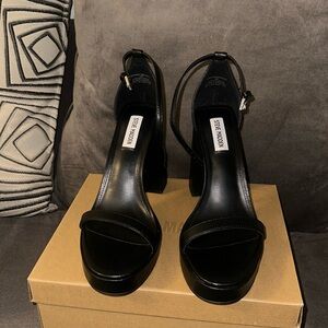 Steve Madden Veronika Black Leather Heel